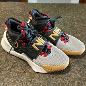 NIKE Future Court basketball shoes